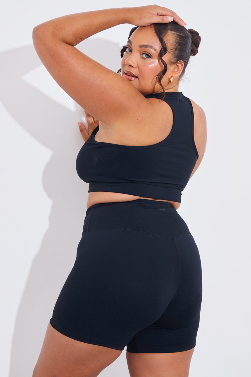 Soft Touch Cross Over Band Detail Medium Support Sports Bra