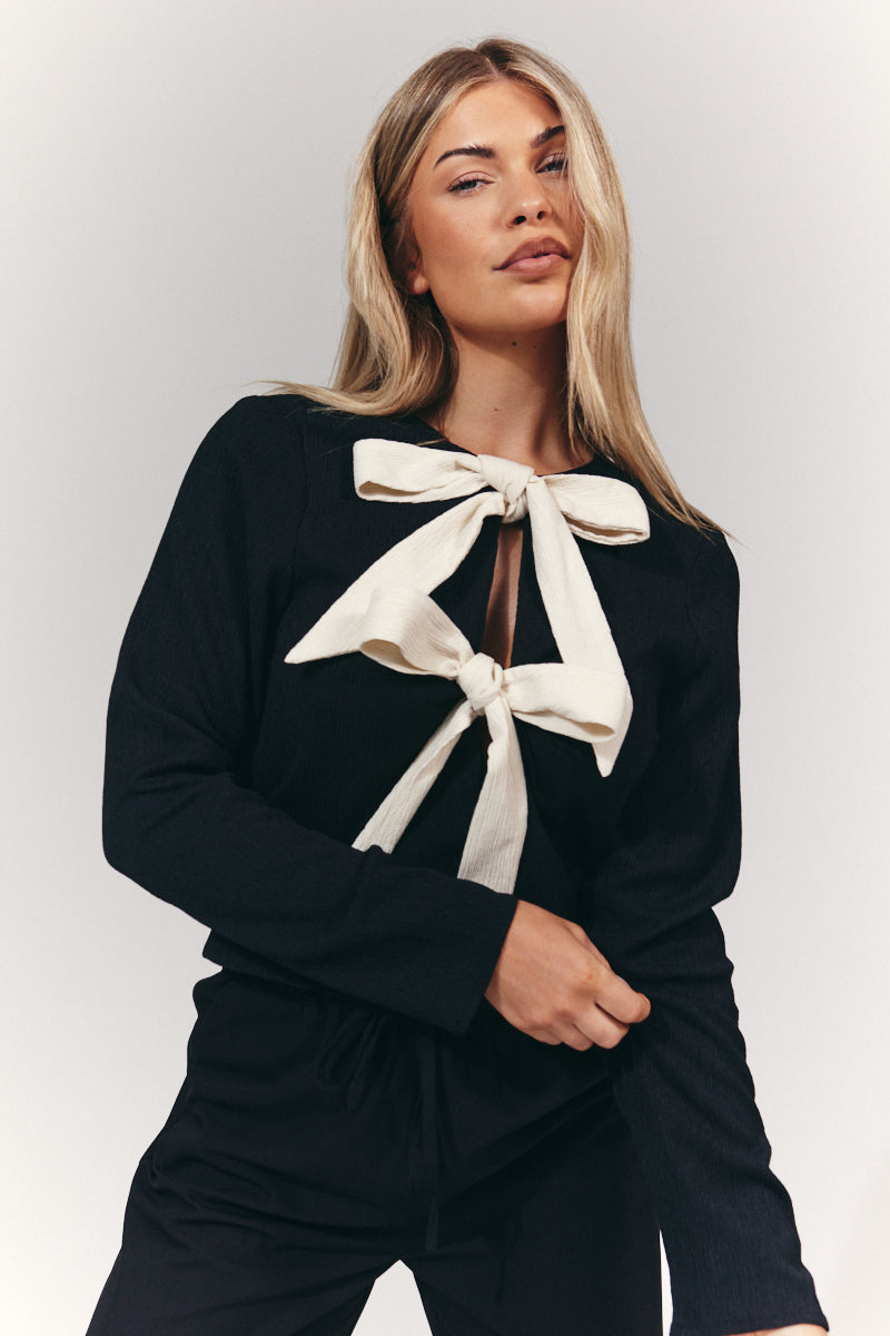 Tie Front Contrast Bow Top